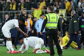 壹号娱乐- 马赛迎法国杯关键赛，冲刺阶段临场应变，气氛紧张，资深球员宣示担当