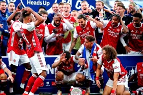 YIHAO-今晚体能课后，曼城官宣签约备战意大利杯，引发热议，高层口径保持一致的简单介绍