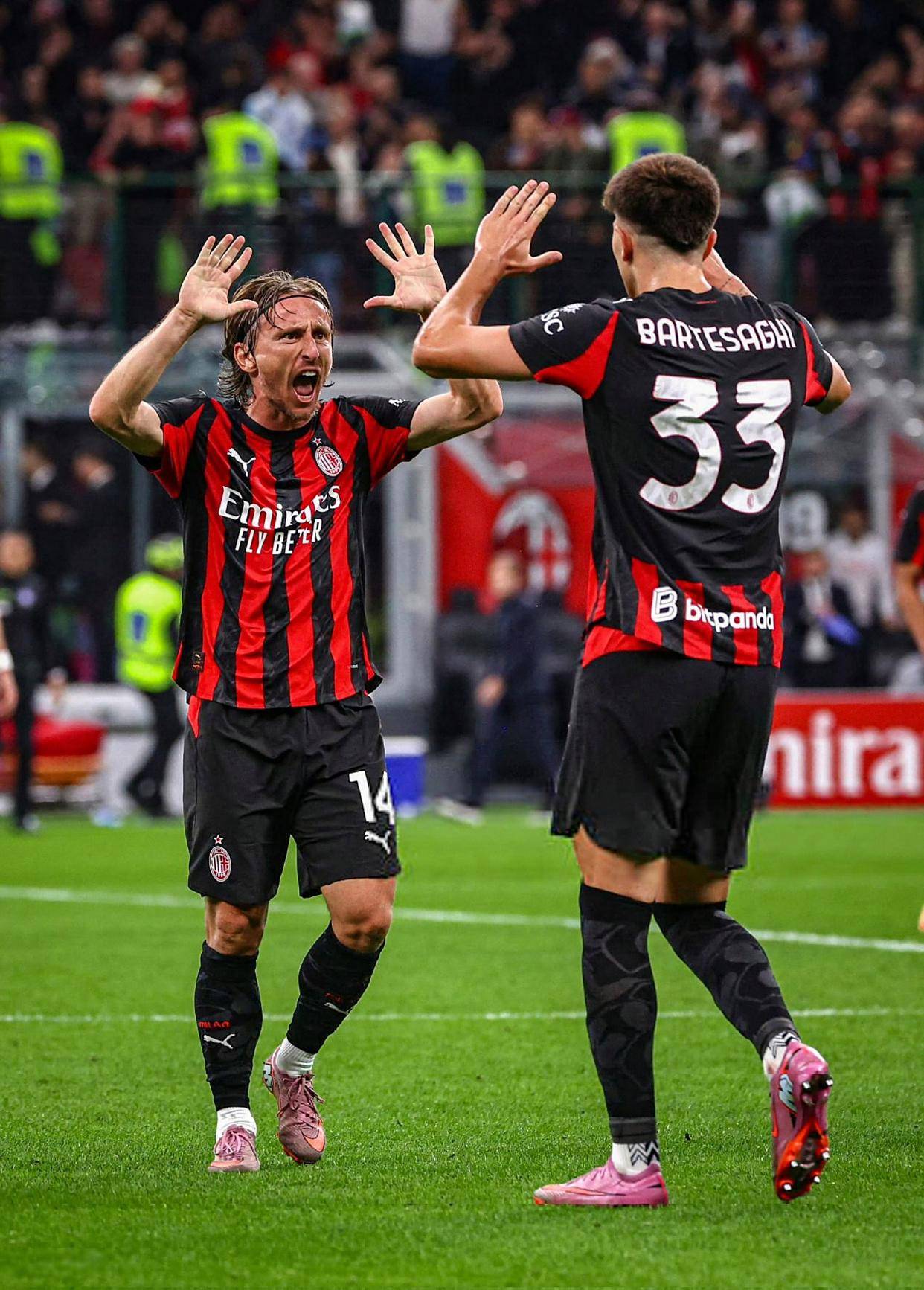 罗马发布备战花絮;今夜伤情更新;欧冠任务艰巨;年轻球员获得机会(叶孝礼当年为啥不帮叶孝勤) 罗马发布备战花絮;今夜伤情更新;欧冠任务艰巨;年轻球员获得机会(叶孝礼当年为啥不帮叶孝勤)