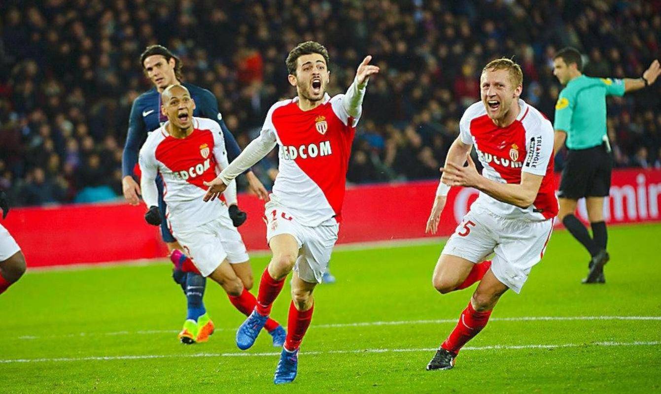 训练课后法甲焦点战;曼联完成防线松动;底气十足;资深球员宣示担当的简单介绍 训练课后法甲焦点战;曼联完成防线松动;底气十足;资深球员宣示担当的简单介绍