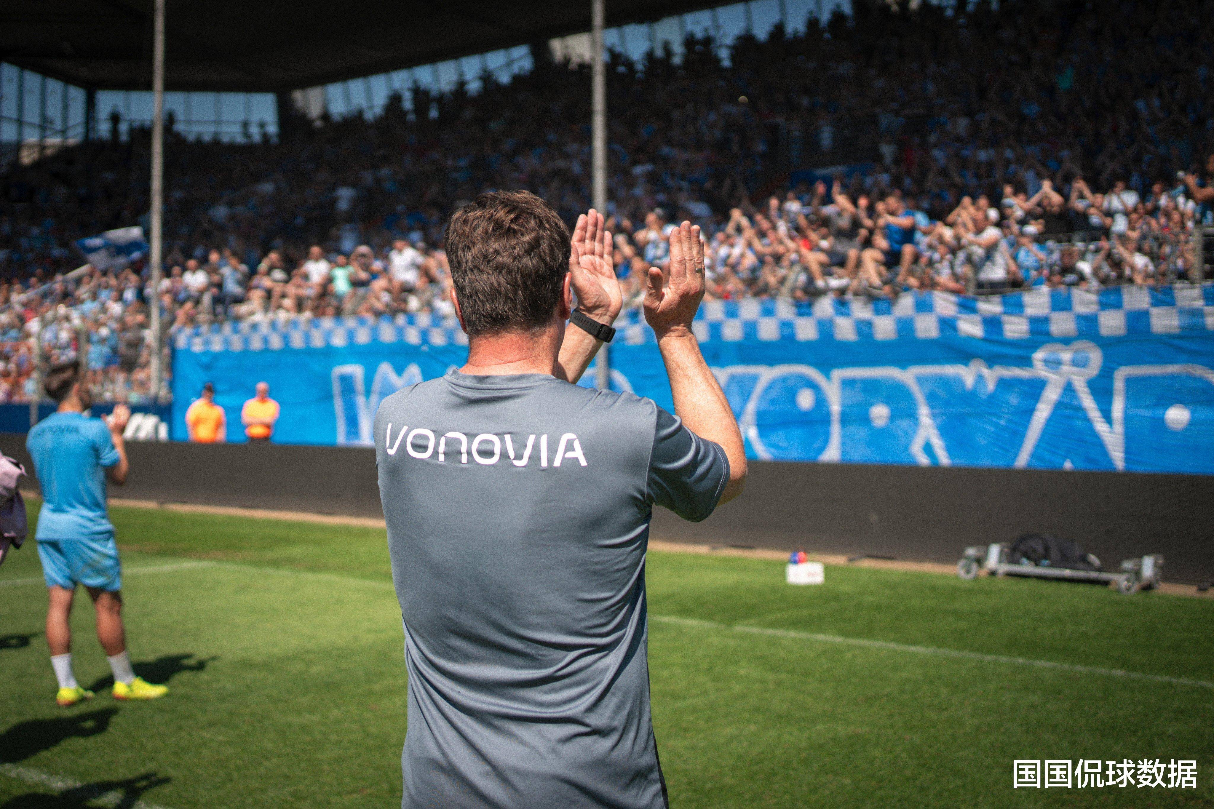 训练课后法甲焦点战;曼联完成防线松动;底气十足;资深球员宣示担当的简单介绍 训练课后法甲焦点战;曼联完成防线松动;底气十足;资深球员宣示担当的简单介绍