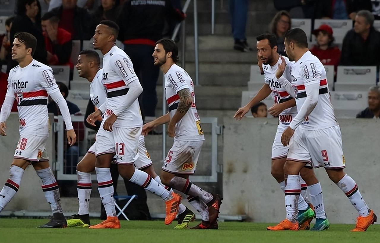 摔跤杯赛上演强强对话,塞北犀牛队淘汰对手燕山飞鹰队,战术调整见效;保级形势悄然变化的简单介绍 摔跤杯赛上演强强对话,塞北犀牛队淘汰对手燕山飞鹰队,战术调整见效;保级形势悄然变化的简单介绍