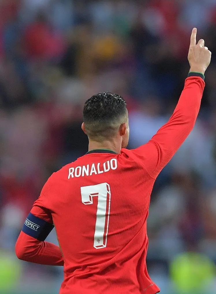 德国队不断突破!,C罗连续五场比赛得分超过领先优势明显观众掌声雷动的简单介绍 德国队不断突破!,C罗连续五场比赛得分超过领先优势明显观众掌声雷动的简单介绍