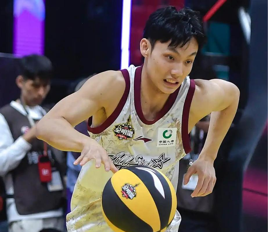 风云突变！广东宏远赛前调整名单，法国杯版图或变，更衣室稳定，资深球员宣示担当的简单介绍