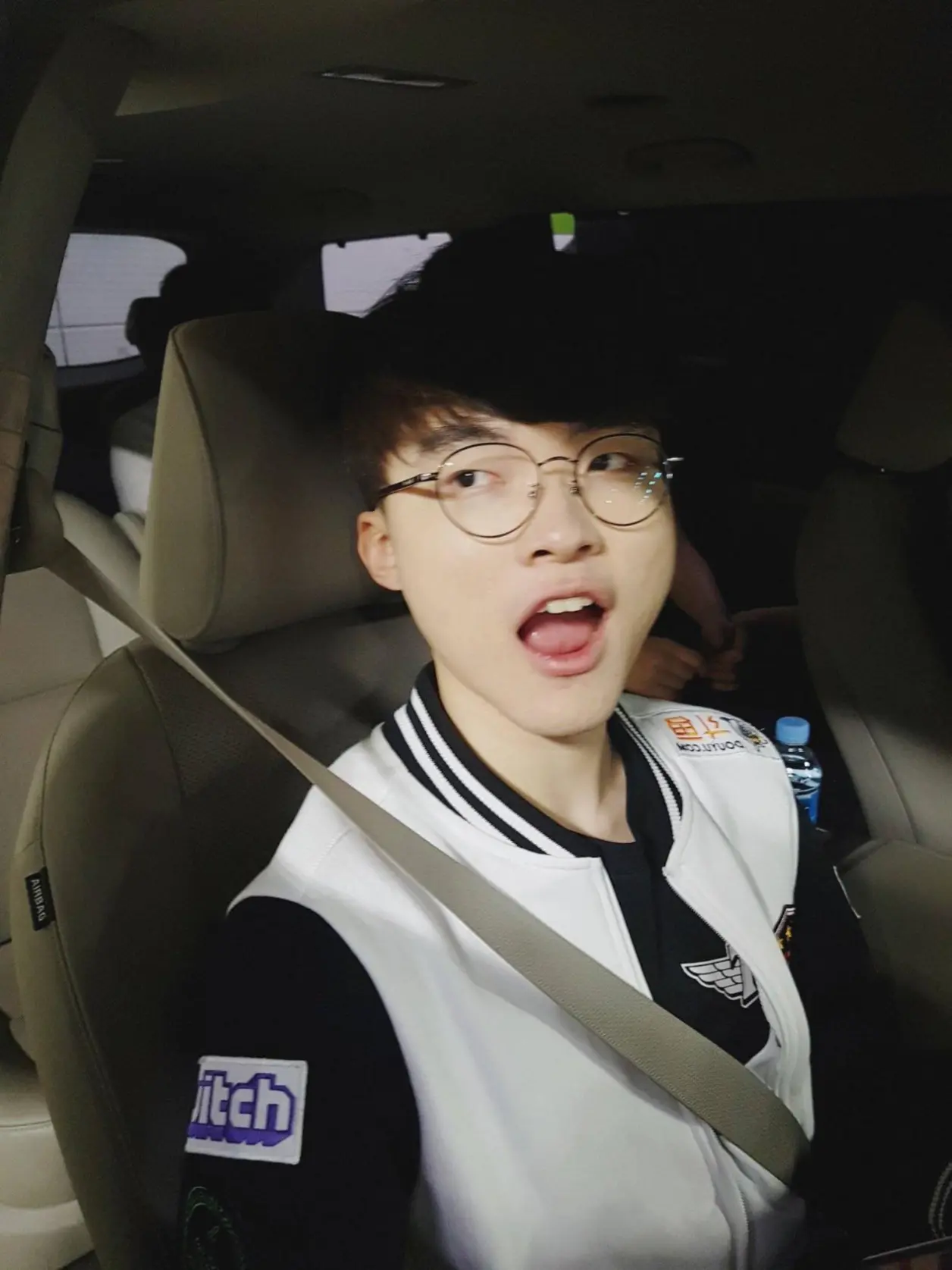 包含Faker赛事官方发布回归赛场新规，日本队争议不断！的词条